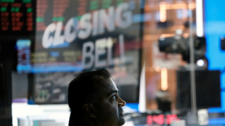 Wall Street encore en baisse, faute de donn&eacute;es nouvelles