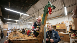 Constru&ccedil;&atilde;o de barco viking &eacute; terapia para ex-militares brit&acirc;nicos