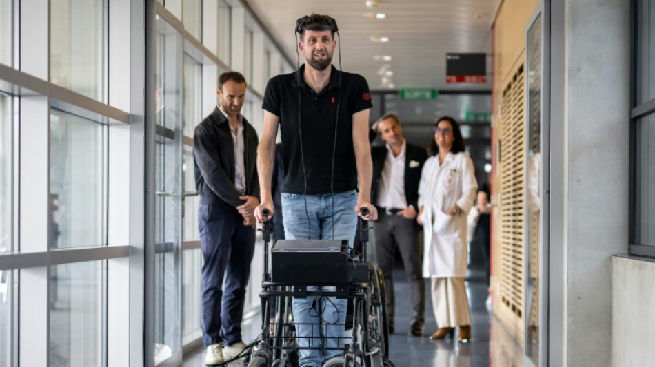 Parapl&eacute;gico volta a andar gra&ccedil;as a uma combina&ccedil;&atilde;o de duas tecnologias