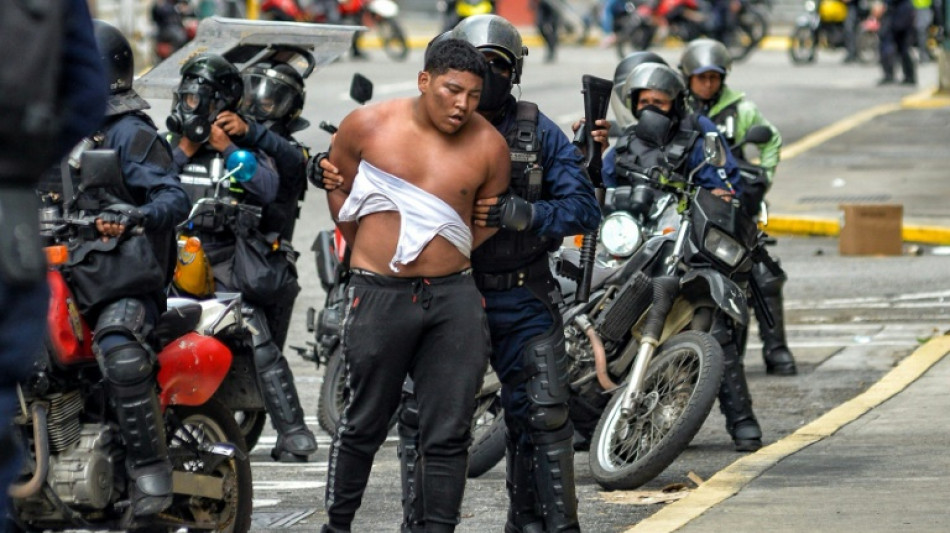HRW denuncia 'viola&ccedil;&otilde;es generalizadas' dos direitos humanos na crise p&oacute;s-eleitoral na Venezuela