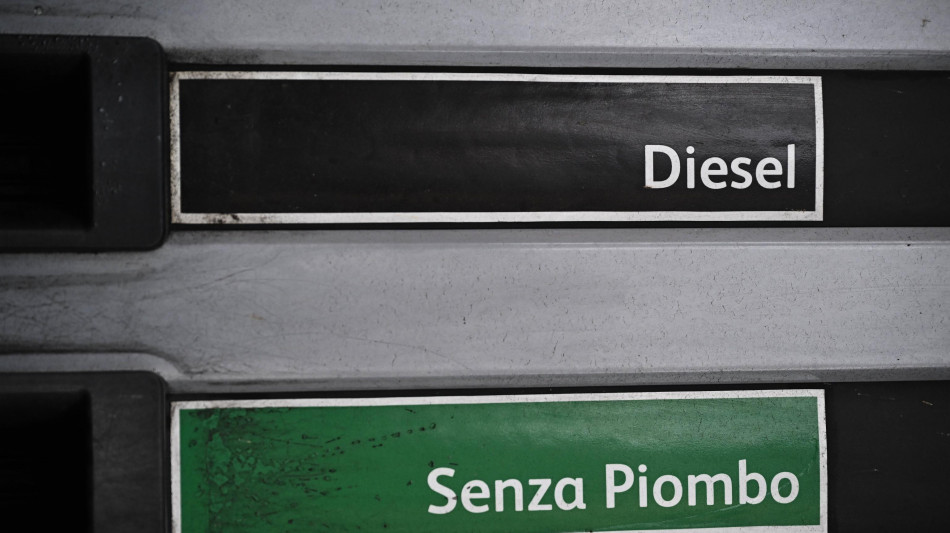 Mimit, prezzo benzina stabile a 1,968 euro al litro
