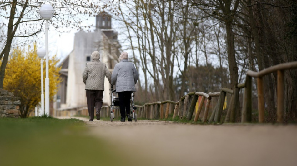Studie: Frauen unter- und M&auml;nner &uuml;bersch&auml;tzen eigene Lebenserwartung
