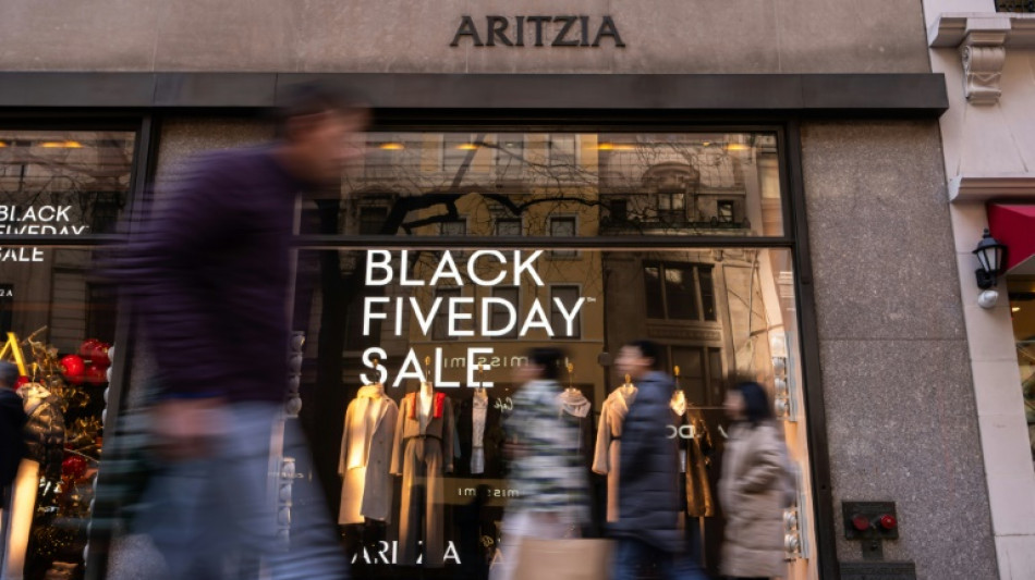 Aux Etats-Unis, les consommateurs &agrave; la chasse aux bonnes affaires durant le "Black Friday"