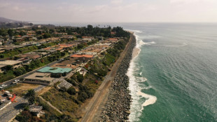 Voies ferr&eacute;es, villas, plages... En Californie, l'oc&eacute;an avale la c&ocirc;te