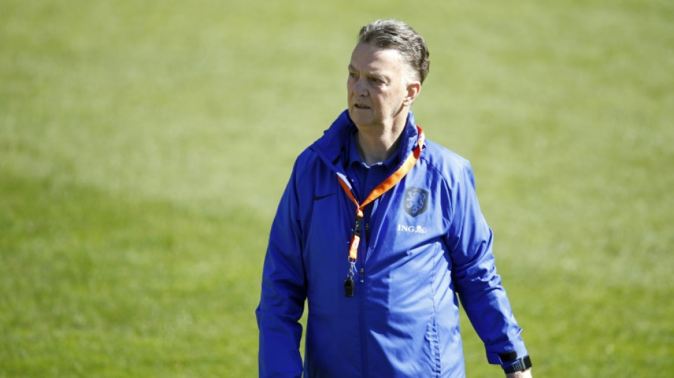 Van Gaal recibe mensajes de apoyo despu&eacute;s del anuncio de su c&aacute;ncer
