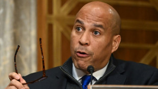Senador democrata bate recorde com discurso de mais de 25 horas contra Trump