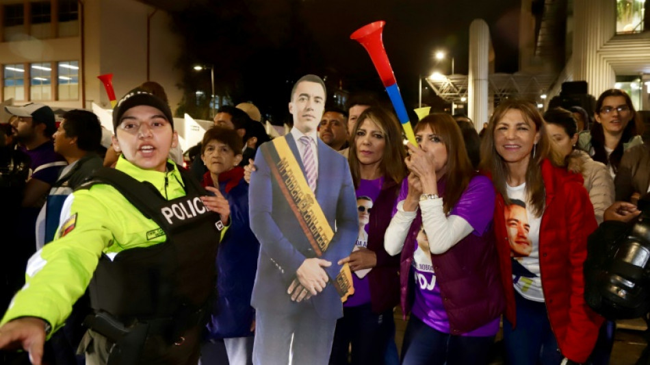 Pr&eacute;sidentielle en Equateur: Noboa et Gonzalez au coude &agrave; coude lors du d&eacute;pouillement du premier tour