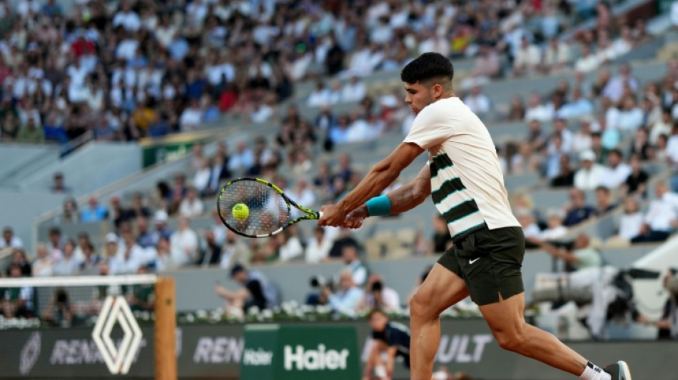 Alcaraz tackles Shelton for spot in French Open quarters as Swiatek faces old foe