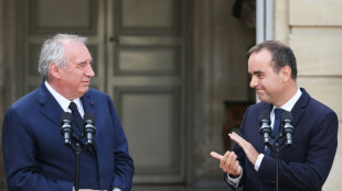 Lecornu promet des "ruptures" en arrivant &agrave; Matignon