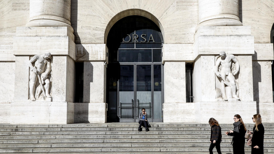 Borsa: Milano sale con Moncler e Mps, a picco Inwit (-8,6%)