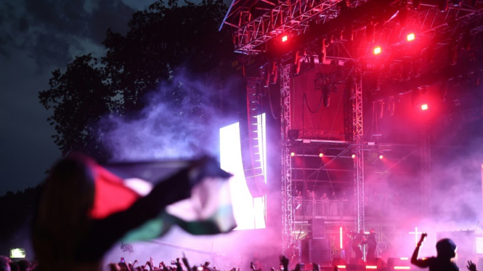 Los raperos norirlandeses Kneecap niegan cualquier apoyo a Hezbol&aacute; tras la imputaci&oacute;n de un miembro del grupo