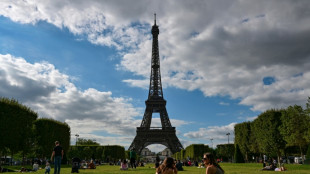 Pol&iacute;cia evacua Torre Eiffel por alerta de seguran&ccedil;a