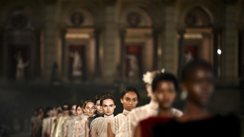 Il Bal Blanc di Dior Cruise sfila a Villa Albani Torlonia