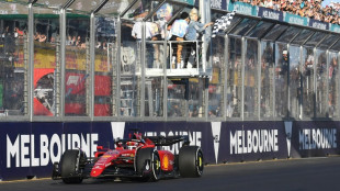Leclerc reina en Australia delante de P&eacute;rez, Verstappen abandona