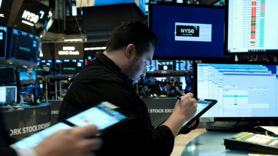 Wall Street oscille autour de l'&eacute;quilibre avant une semaine charg&eacute;e
