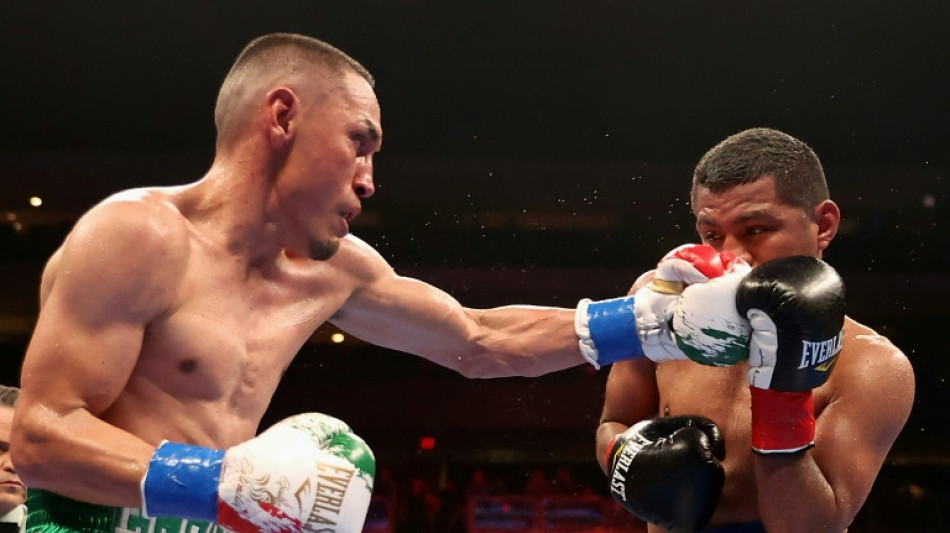 Estrada edges Gonzalez in super flyweight world title triology fight