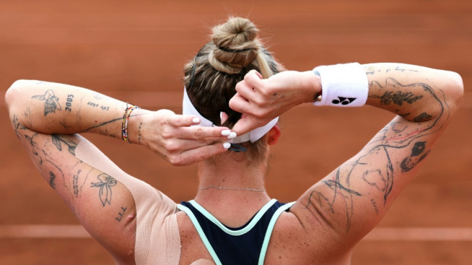 Vondrousova plays through pain to meet Pegula at French Open