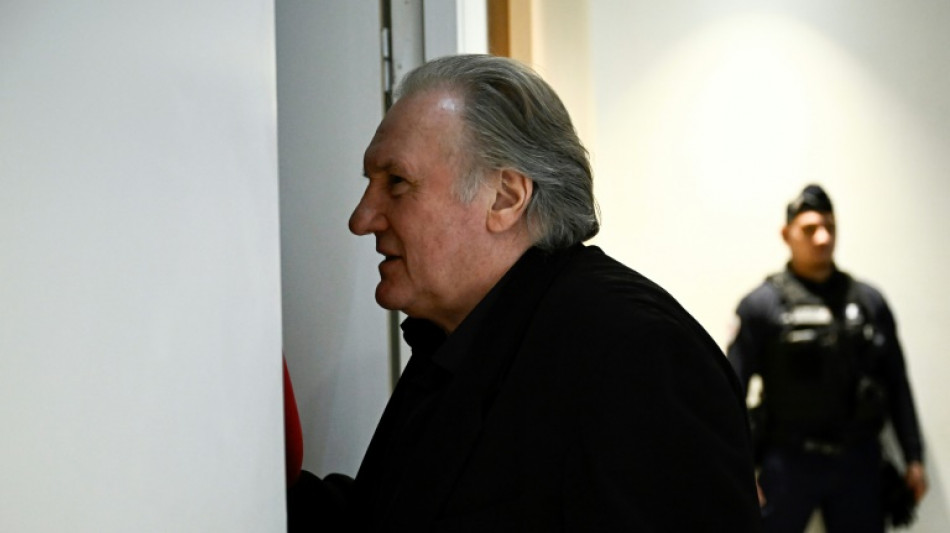 Proc&egrave;s pour agressions sexuelles: 18 mois de prison avec sursis requis contre Depardieu
