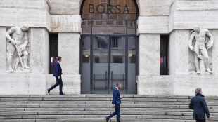 Borsa: Milano corre con Stm, Cucinelli e Ferrari, gi&ugrave; Tim