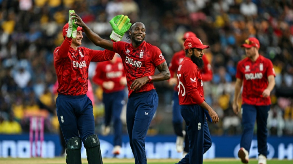 England rout Sri Lanka for 95 to win Super Eights opener