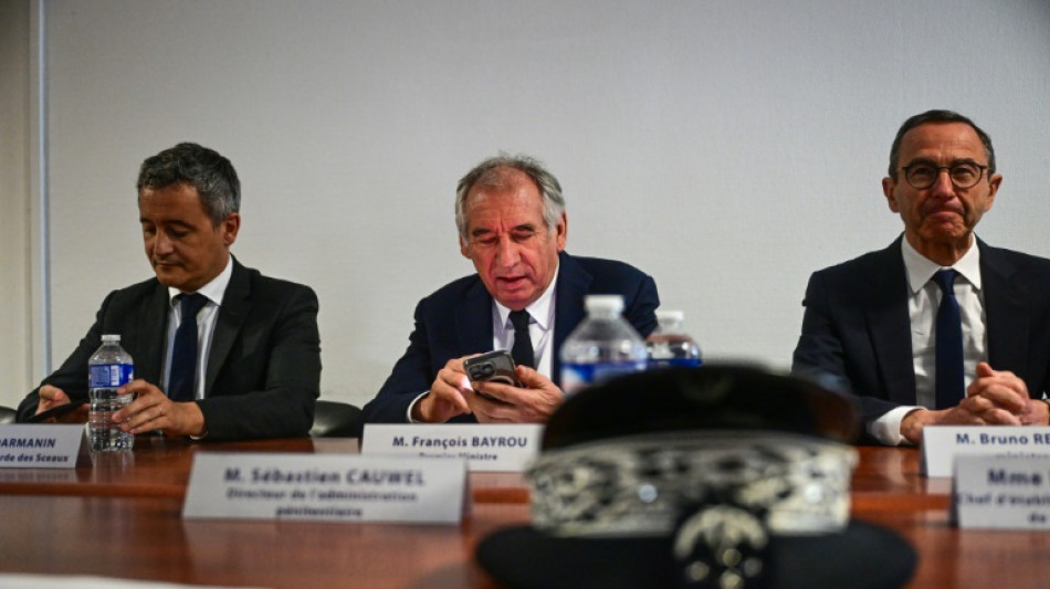 El primer ministro de Francia asegura que su hija, v&iacute;ctima, "nunca le habl&oacute;" de las agresiones en su escuela