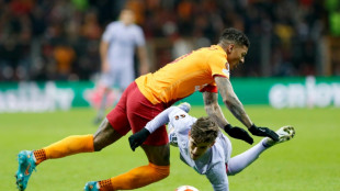 El Bar&ccedil;a sobrevive al Ali Sami Yen, Sevilla y Betis castigados por la p&oacute;rroga