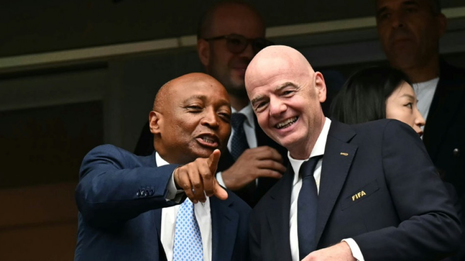 La Confederaci&oacute;n Africana invita a sus miembros a "examinar" la propuesta de inversi&oacute;n privada de la FIFA