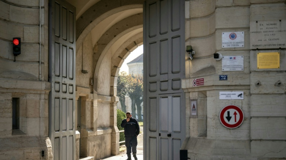 Dos presos se escapan de una cárcel de Francia usando sierras y sábanas