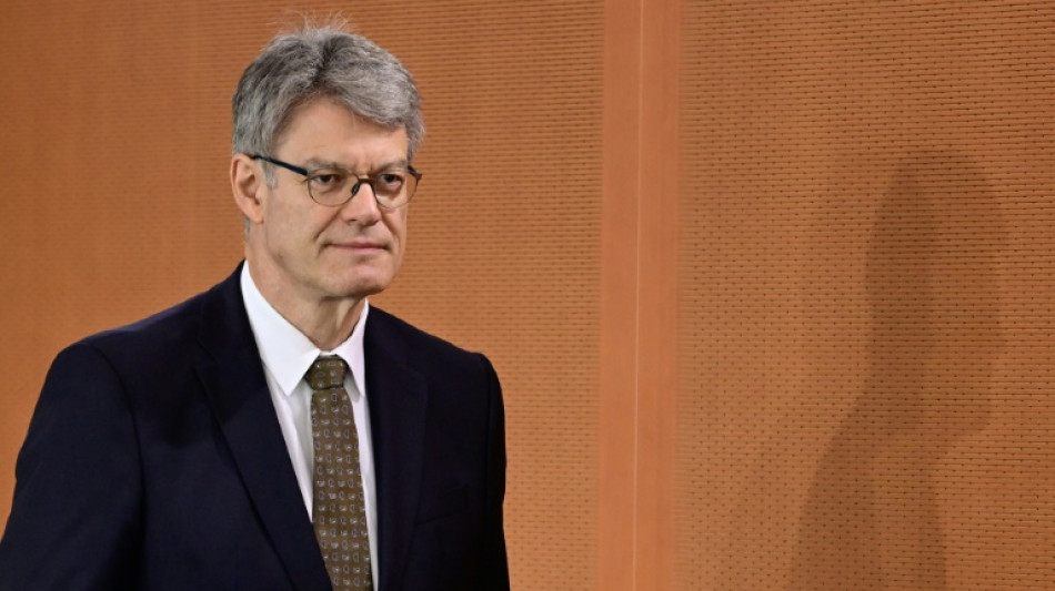 Flug-Versp&auml;tung: Minister Schnieder f&uuml;r Entsch&auml;digung ab drei Stunden