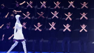 Marca Casablanca eleva a moda de rua a status de espet&aacute;culo em Paris