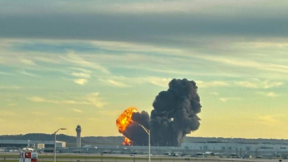 Al menos siete muertos en el accidente de un avi&oacute;n de carga en EEUU