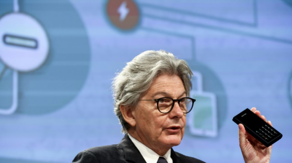 La UE acuerda imponer el cargador &uacute;nico para dispositivos port&aacute;tiles en 2024