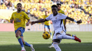 Real Madrid vence Las Palmas e lidera LaLiga; Bar&ccedil;a perde para Villarreal e Xavi anuncia sa&iacute;da