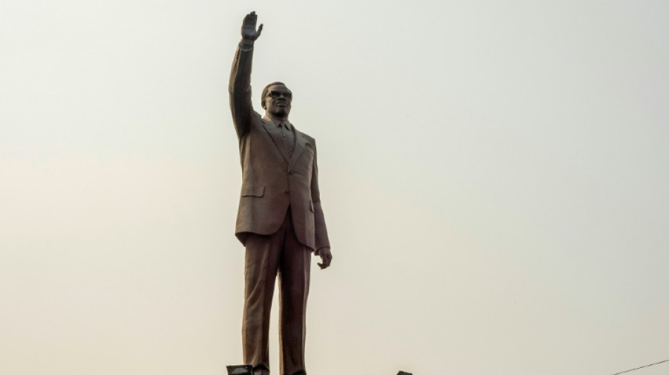 RDC: &eacute;tape historique, la Belgique restitue une "relique" de Patrice Lumumba