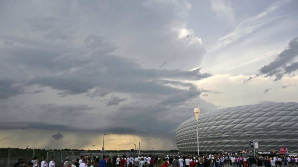 Hagelschauer in M&uuml;nchen: Torh&uuml;ter unterbrechen Aufw&auml;rmen