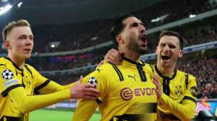 Slapstick und Super-Tor: BVB k&auml;mpft sich ins Viertelfinale