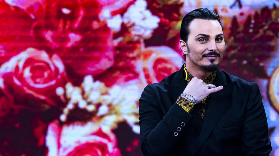 Torna sui palchi il cantante neomelodico Tony Colombo