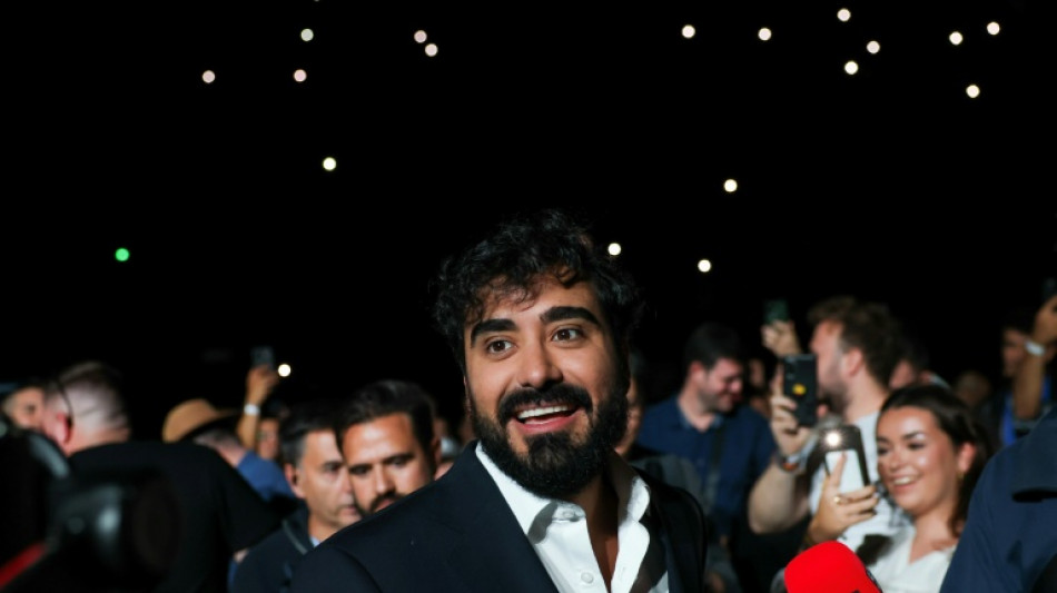 Jovem eurodeputado espanhol lan&ccedil;a novo partido anti-imigra&ccedil;&atilde;o