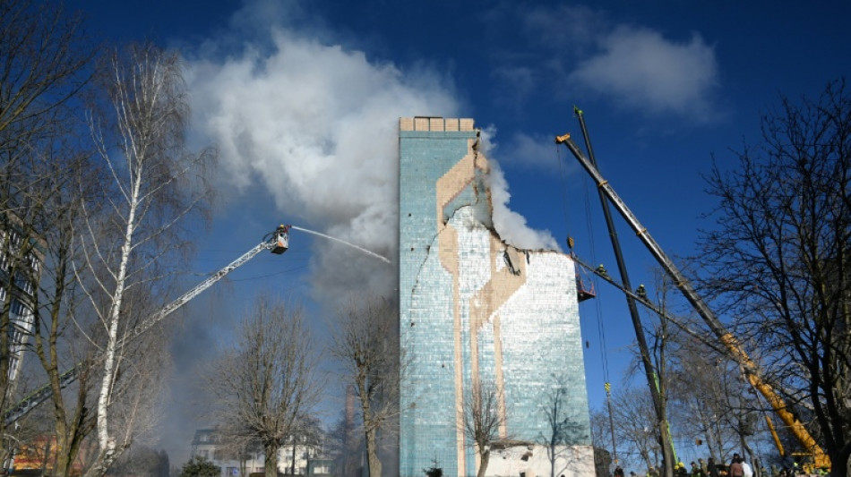 US presses Ukraine to cede land as Russian strikes kill 26