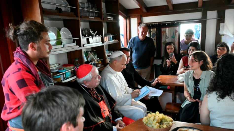Sur un navire-&eacute;cole en M&eacute;diterran&eacute;e, le pape encourage &agrave; b&acirc;tir des ponts