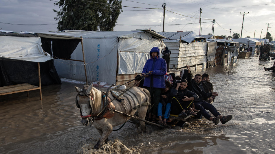 Media, 'uno altro neonato e un bambino di 9 anni morti di freddo a Gaza'