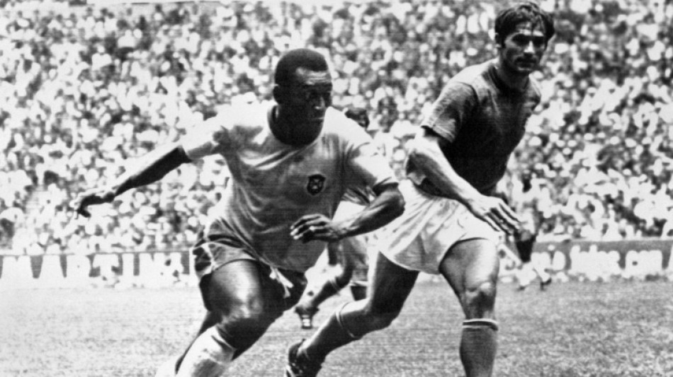 Le "Roi" Pel&eacute;, l'homme football