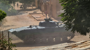 Tr&eacute;gua entre generais entra em vigor no Sud&atilde;o, mas enfrentamentos continuam