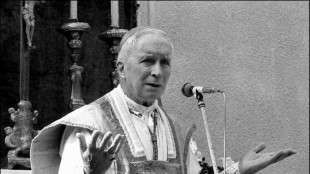 Una comunidad tradicionalista en Francia desaf&iacute;a al Vaticano decidida a ordenar a sus obispos