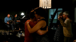 Milongas de Buenos Aires: ref&uacute;gio do tango em meio &agrave; crise na Argentina