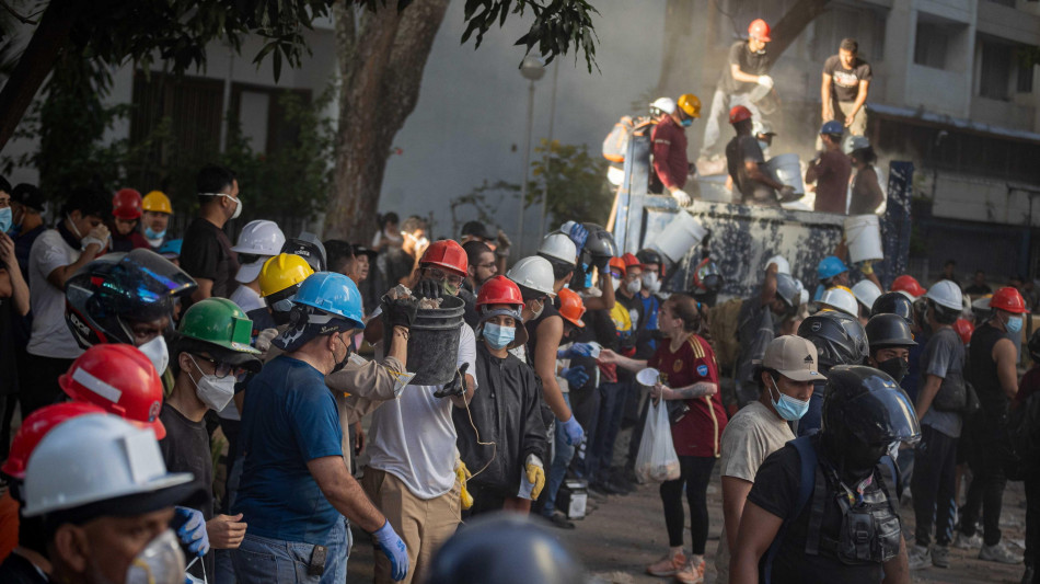 Venezuela, un ragazzo di 11 anni ritrovato vivo tre giorni dopo i terremoti