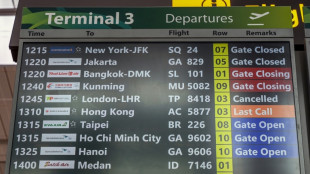 L'a&eacute;roport de Heathrow ferm&eacute; &agrave; la suite d'un incendie, trafic mondial perturb&eacute;