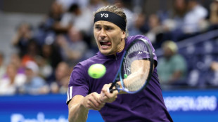 Matchball weit nach Mitternacht: Zverev souver&auml;n in Runde zwei