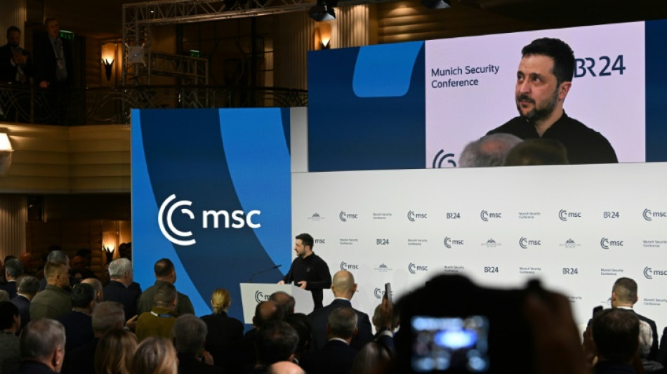 Zelensky adverte que R&uacute;ssia 'far&aacute; a guerra' contra a Otan