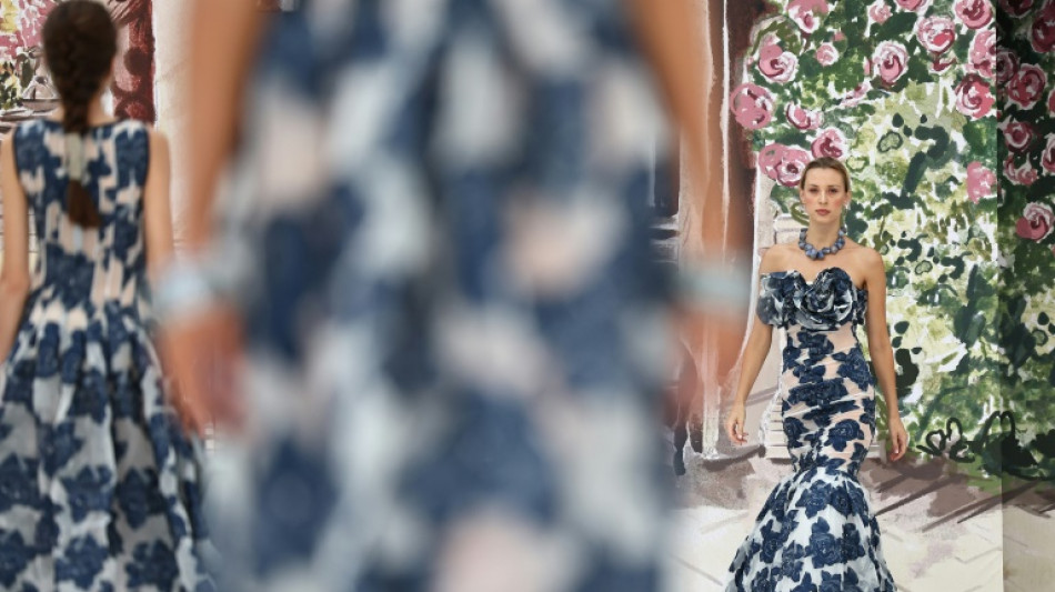 Semana de Moda de Londres come&ccedil;a com aposta em jovens estilistas